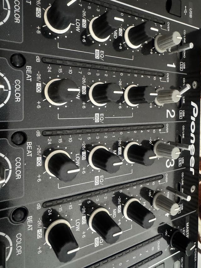 Mesa de mezclas Pioneer DJM-850K como nueva