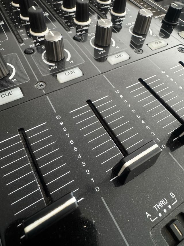 Mesa de mezclas Pioneer DJM-850K como nueva