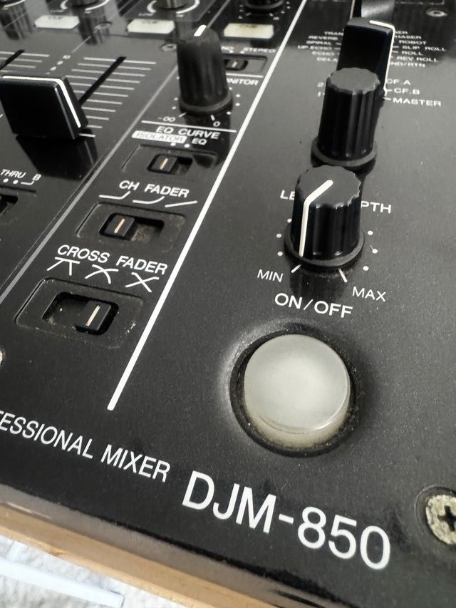 Mesa de mezclas Pioneer DJM-850K como nueva