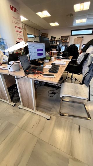 Mesa de oficina madera y metal