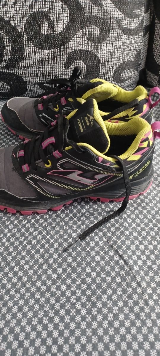 Zapatillas Joma grises y rosas