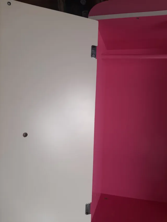 Armario de muñecas de madera