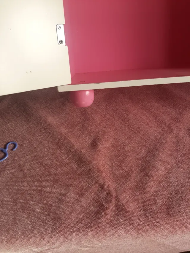 Armario de muñecas de madera