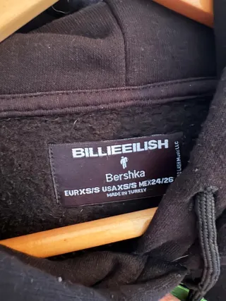 Sudadera Billie Eilish x Bershka anime