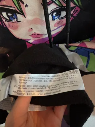 Sudadera Billie Eilish x Bershka anime