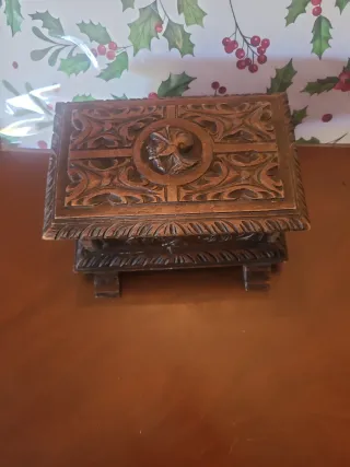 Caja joyero madera tallada antigua