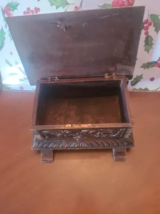 Caja joyero madera tallada antigua