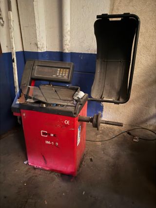 Máquina Desmontadora y Equilibradora Neumáticos