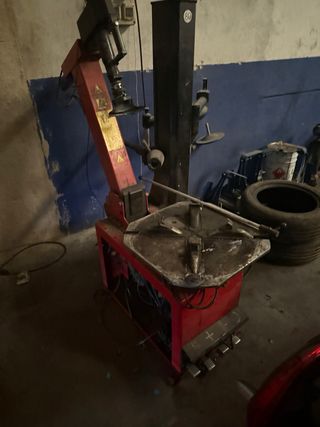 Máquina Desmontadora y Equilibradora Neumáticos
