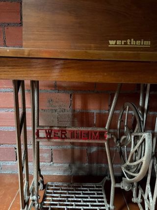 Máquina de coser antigua Wertheim