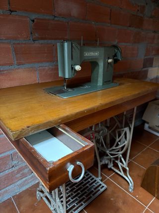 Máquina de coser antigua Wertheim