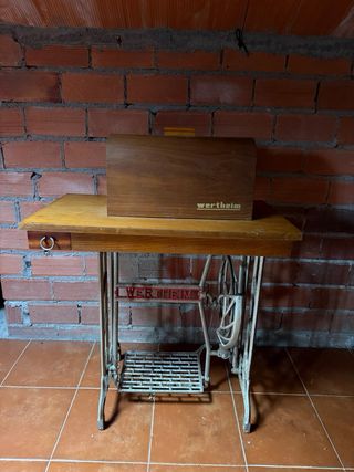 Máquina de coser antigua Wertheim
