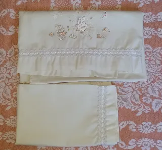 Juego 2 piezas cuna bordada