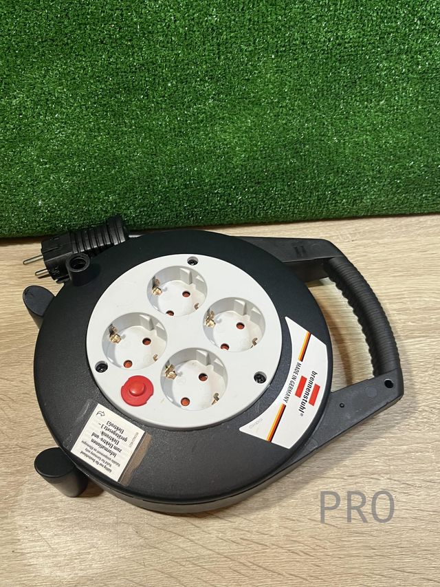 Enrollacables con 4 enchufes Brennenstuhl