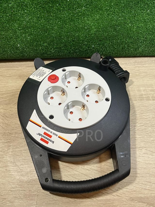 Enrollacables con 4 enchufes Brennenstuhl