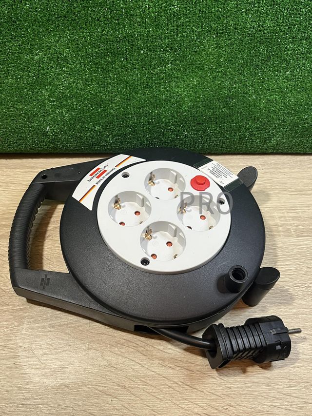 Enrollacables con 4 enchufes Brennenstuhl