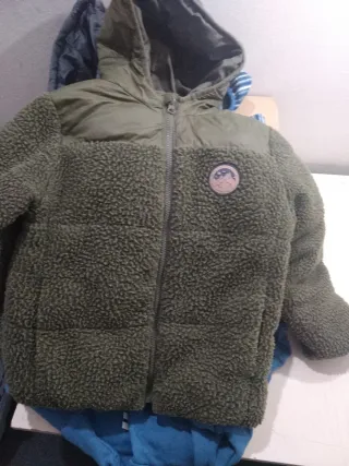 Lote ropa niño 3/5 años (sudadera+anorak)+regalo