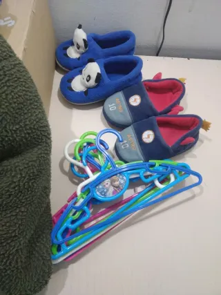 Lote ropa niño 3/5 años (sudadera+anorak)+regalo