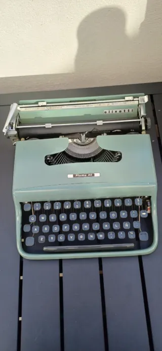 Máquina de escribir Olivetti Pluma 22