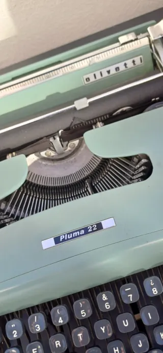 Máquina de escribir Olivetti Pluma 22