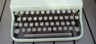 Máquina de escribir Olivetti Pluma 22