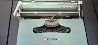 Máquina de escribir Olivetti Pluma 22