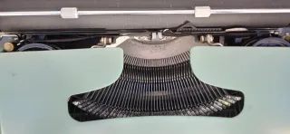 Máquina de escribir Olivetti Pluma 22