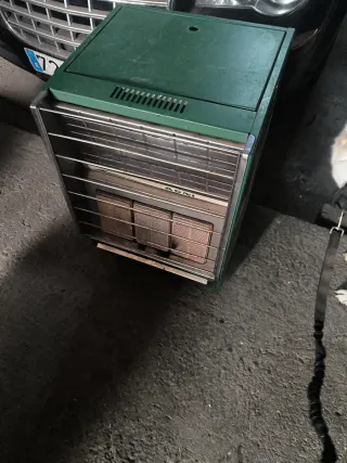 Estufa de gas verde y plateada