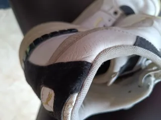 Zapatillas Puma grises y blancas