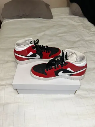 Zapatillas Jordan Air Rojas y Negras