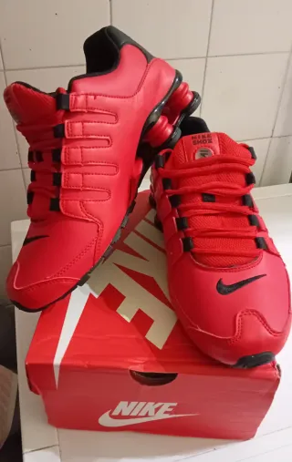 NIKE SHOX