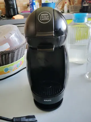 Cafetera Dolce Gusto Krups Negra
