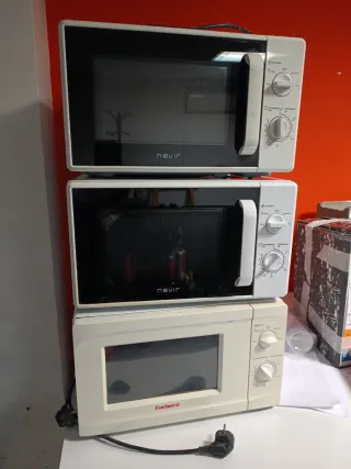 Microondas Nevir y Corbero