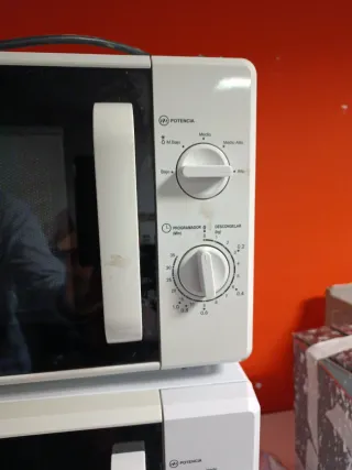 Microondas Nevir y Corbero