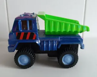 Camión de juguete azul y verde