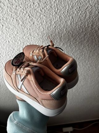 Zapatillas Munich Niña Rosa y Plata