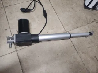 Motor DC 24V con actuador lineal