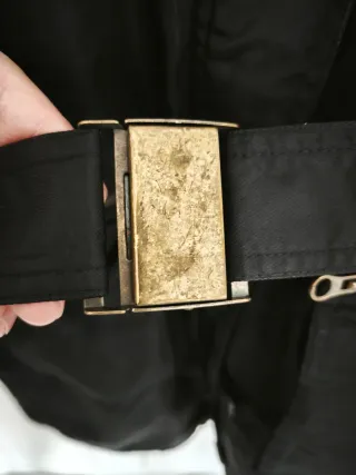 Abrigo negro con forro estampado