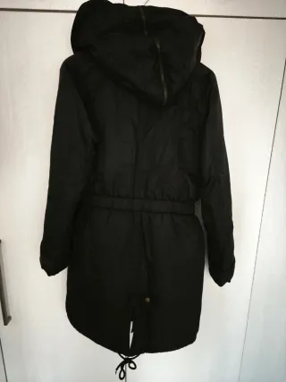 Abrigo negro con forro estampado