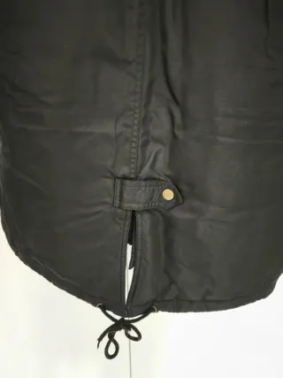 Abrigo negro con forro estampado