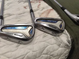 Hierros Mizuno MX 200