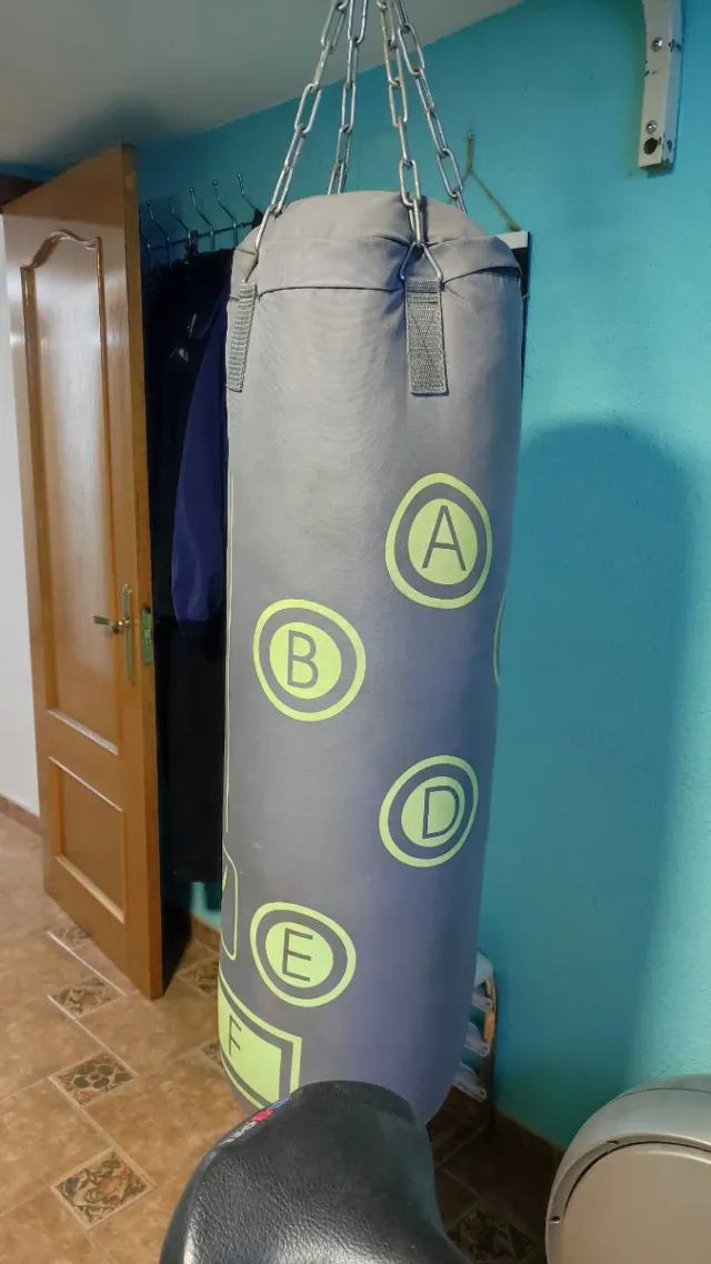 Saco de boxeo DOMYOS prácticamente sin uso
