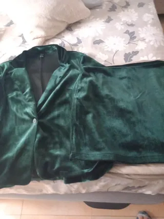 Traje chaqueta verde mujer