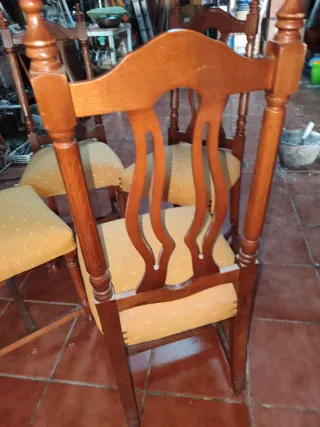 Lote 4 sillas madera y tela