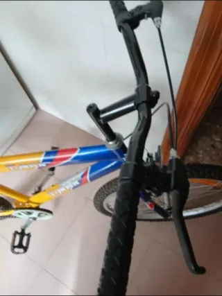 Bicicleta BMX Amarilla y Azul