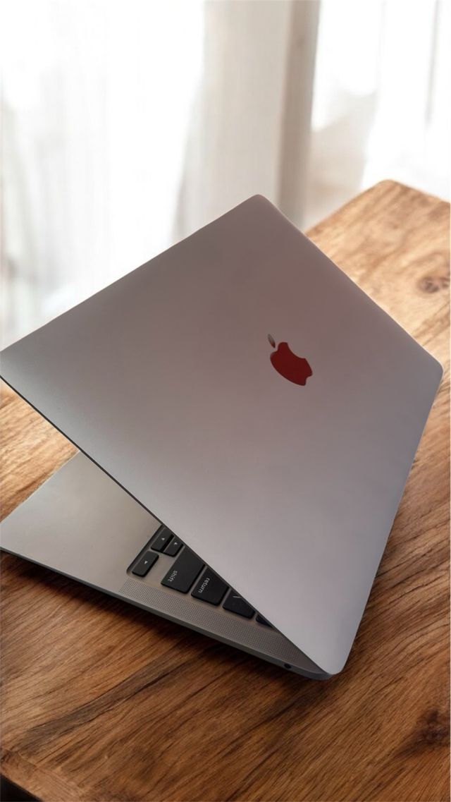 MacBook Air 512GB 2020 8GB RAM i5