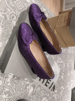 Zapatos fallera morados con lazo