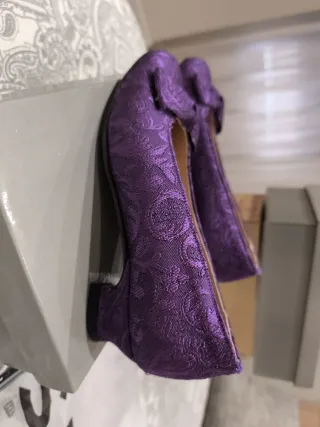 Zapatos fallera morados con lazo