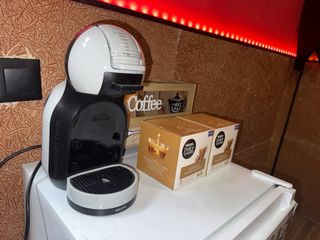 Cafetera Dolce Gusto + 2 Cajas Cortado