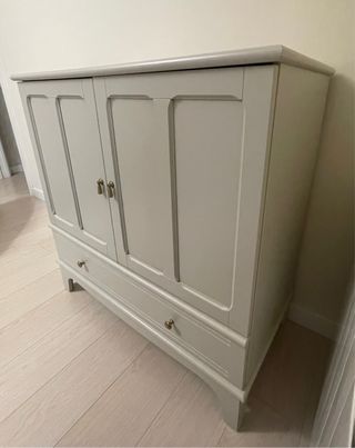 Aparador IKEA LOMMARP beige